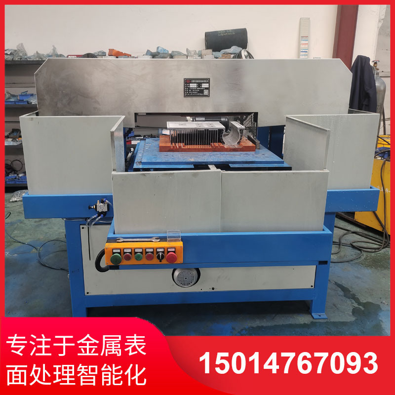 鋁材(cai)直(zhi)紋拉(la)絲(si)機(ji)生産(chan)供應(ying)